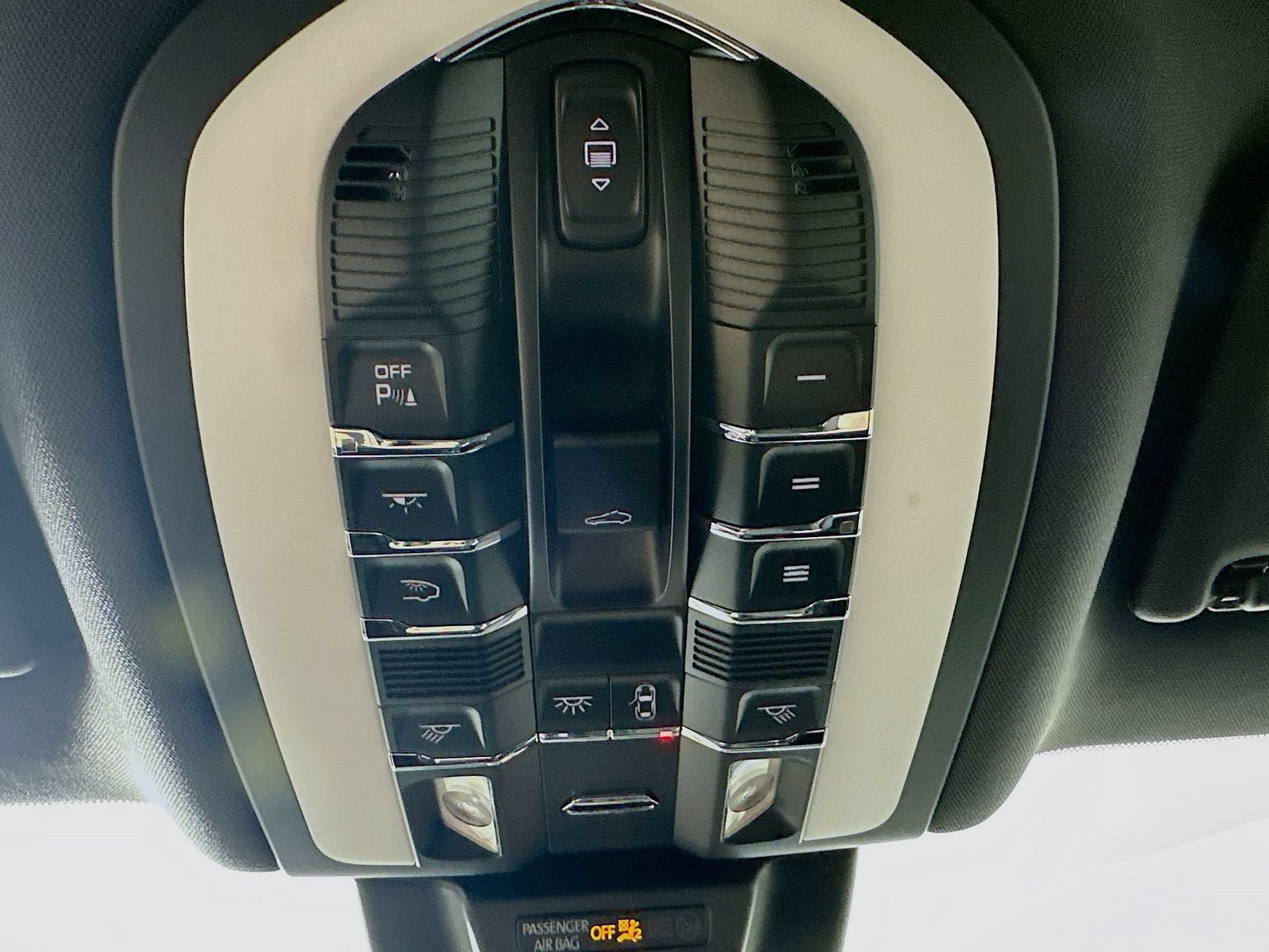 New 2026 Porsche Macan Turbo AWD/4WD image 32