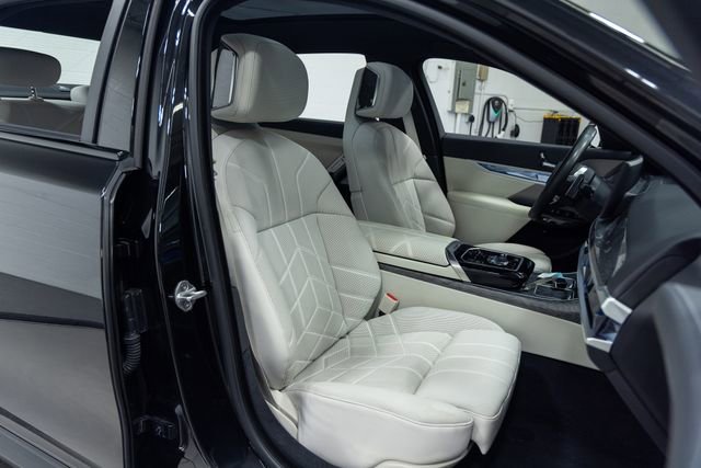 Certified 2023 BMW 760i xDrive AWD/4WD image 25