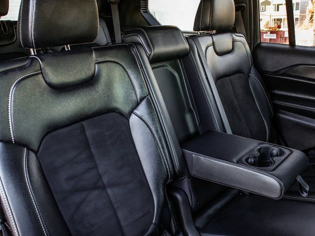 Used 2024 Jeep Grand Cherokee L Laredo AWD/4WD image 40