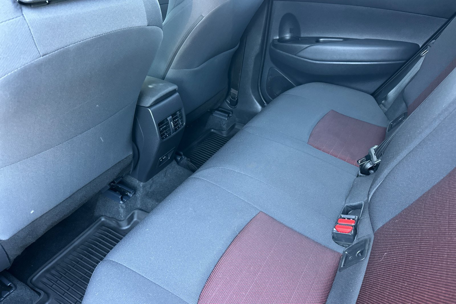 Used 2025 Toyota Corolla Cross AWD Hybrid w/ Moonroof Package image 12