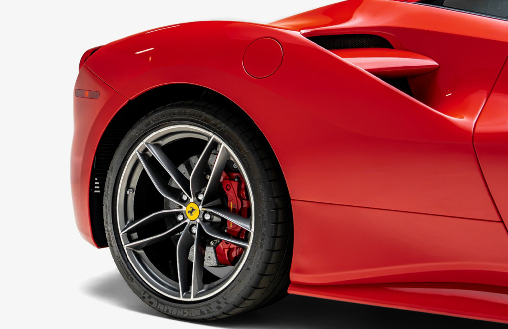 Used 2018 Ferrari 488 GTB RWD image 16