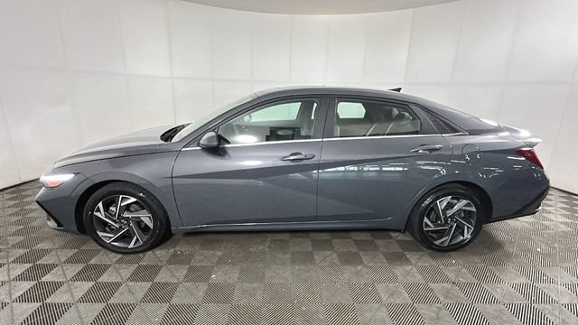 Certified 2024 Hyundai Elantra SEL w/ Convenience Package FWD image 5