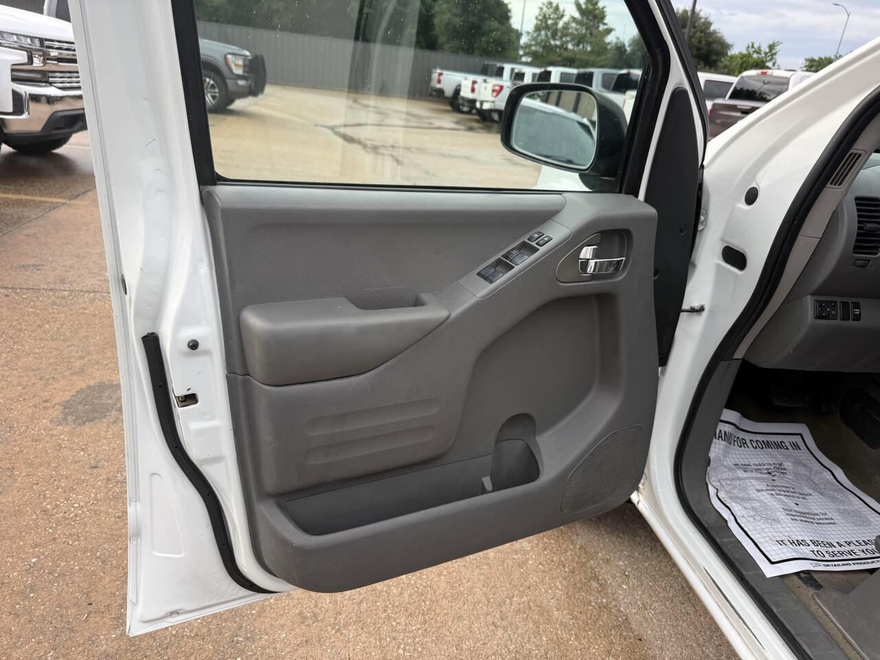 Used 2017 Nissan Frontier SV RWD image 8
