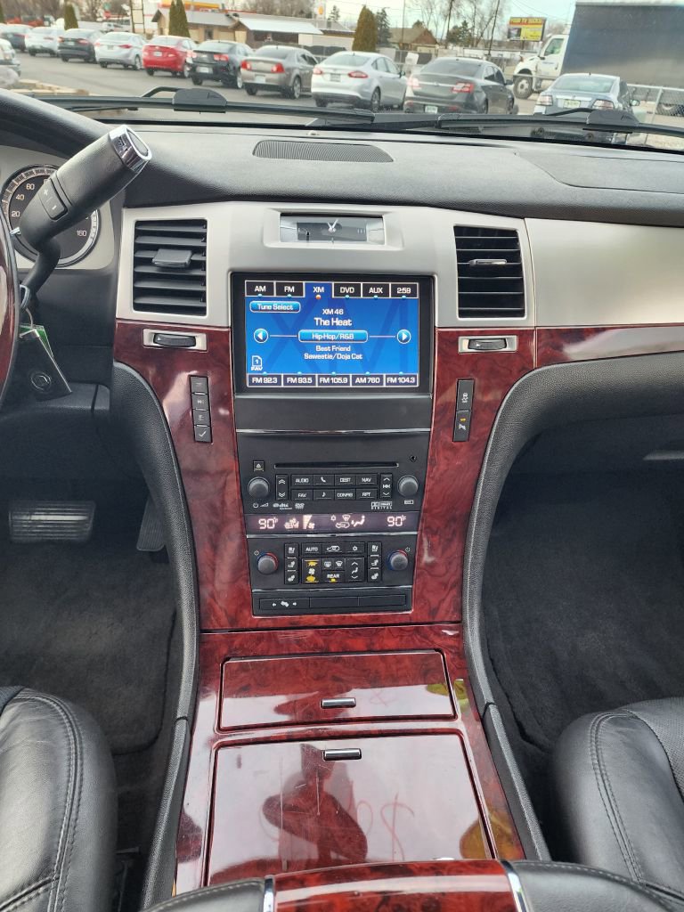 Used 2013 Cadillac Escalade Luxury image 13