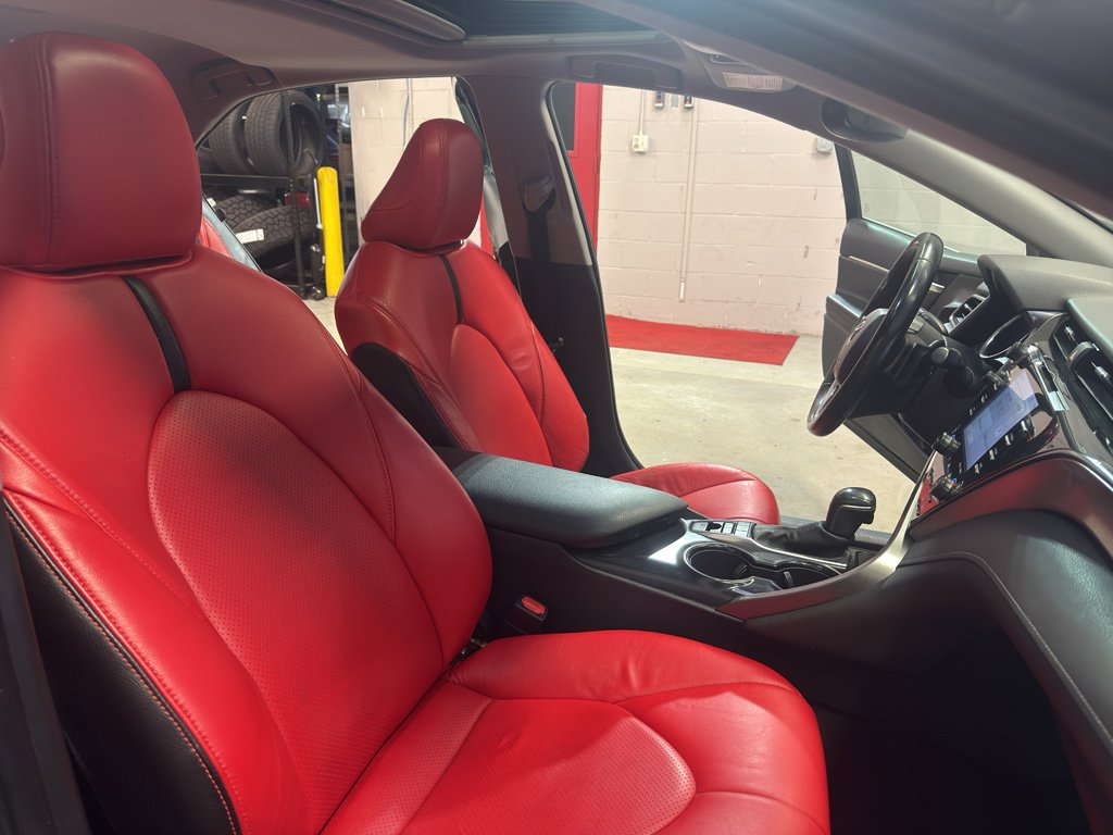 Used 2020 Toyota Camry SE w/ Sunroof Package image 22