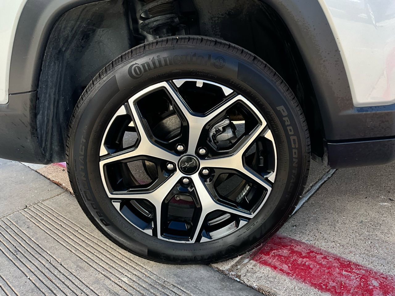 Used 2025 Jeep Compass Limited image 9