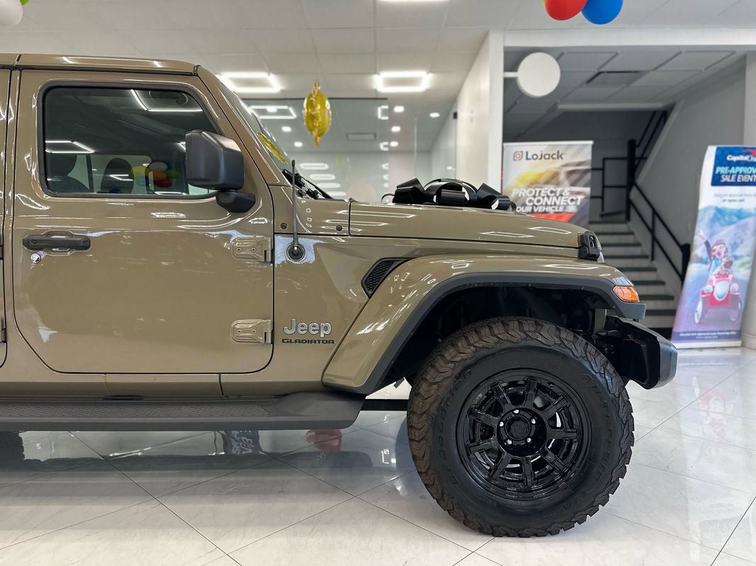 Used 2020 Jeep Gladiator Overland w/ LED Lighting Group image 9
