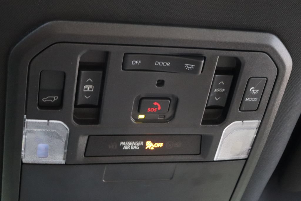 Used 2024 Toyota Sequoia Capstone AWD/4WD image 33