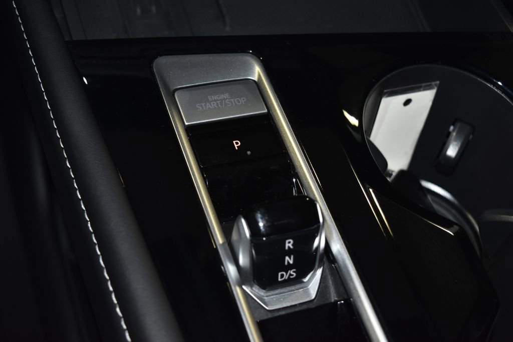 Certified 2025 Volkswagen Atlas SE image 13