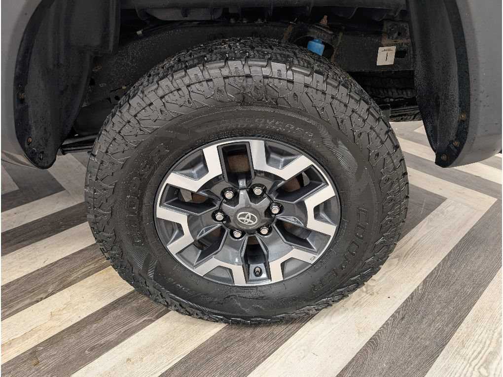 Used 2017 Toyota Tacoma TRD Off-Road w/ Tow Package AWD/4WD image 18
