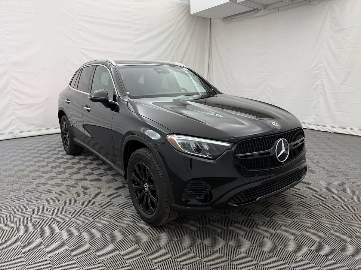 Used 2024 Mercedes-Benz GLC 300 4MATIC image 4
