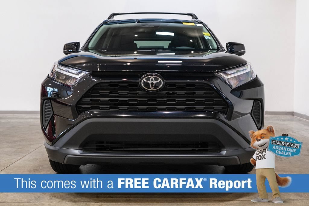 Used 2025 Toyota RAV4 XLE AWD/4WD image 2