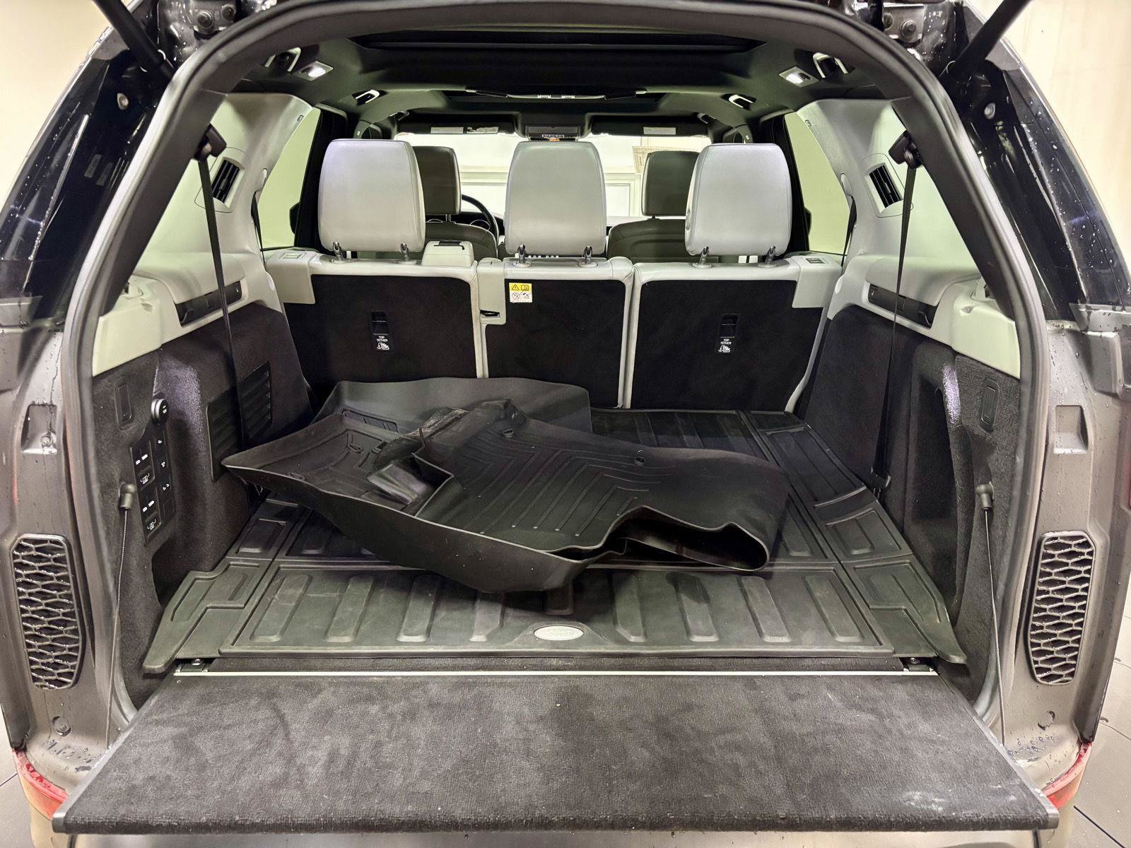 Used 2017 Land Rover Discovery HSE Luxury AWD/4WD image 48