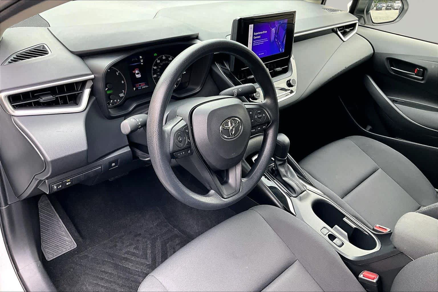 Used 2025 Toyota Corolla LE FWD image 18