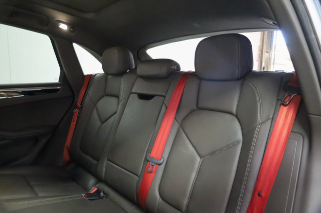 Used 2018 Porsche Macan image 18