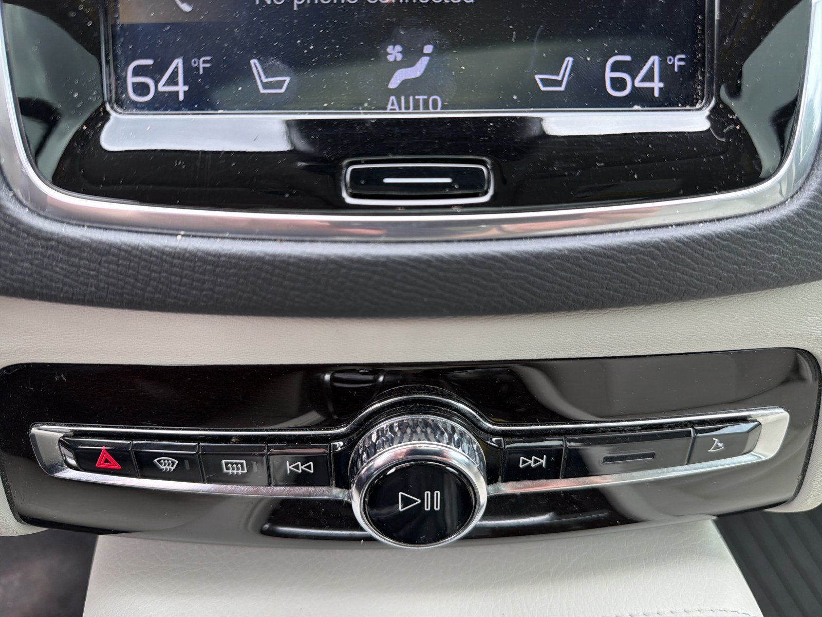 Used 2019 Volvo XC90 T6 Momentum w/ Protection Package AWD/4WD image 28