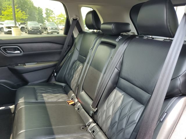 Used 2024 Nissan Rogue Platinum AWD/4WD image 33