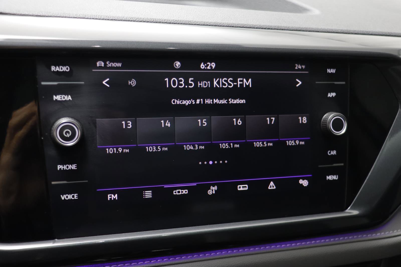 Certified 2024 Volkswagen Taos SEL image 8