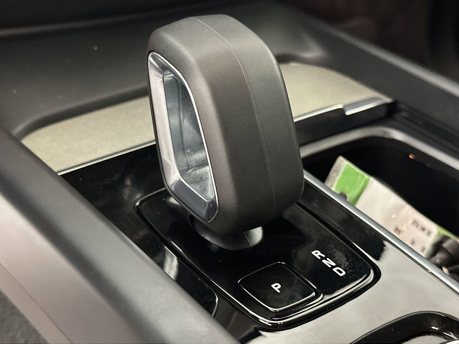 Used 2025 Volvo XC60 B5 Plus image 24