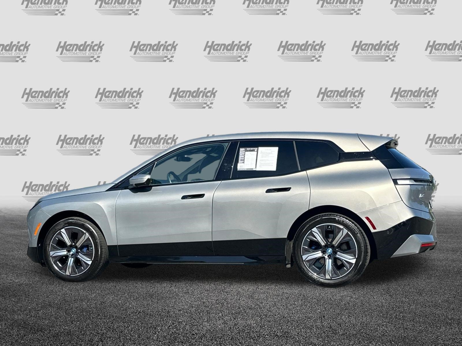 Used 2024 BMW iX xDrive50 w/ Sport Package AWD/4WD image 8