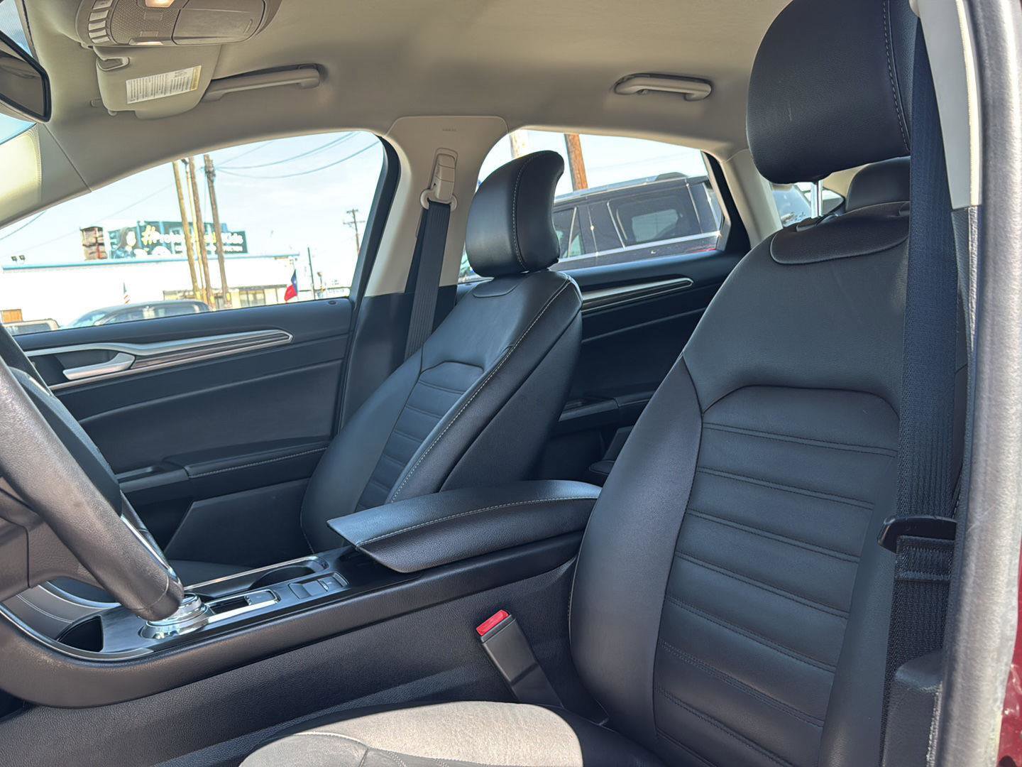 Used 2018 Ford Fusion SE image 12