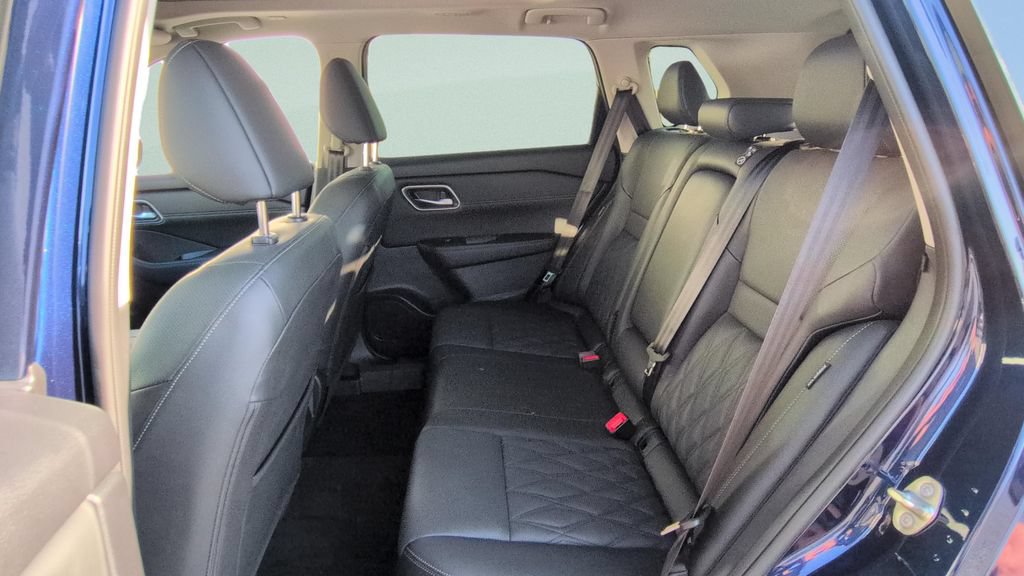 Certified 2025 Nissan Rogue Platinum FWD image 10