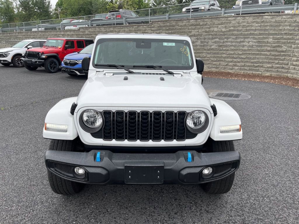 Used 2024 Jeep Wrangler Unlimited w/ Convenience Group AWD/4WD image 4