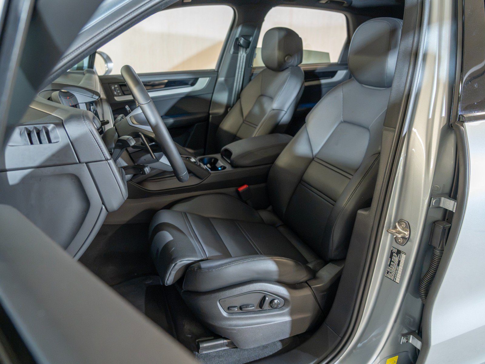 Certified 2026 Porsche Cayenne S AWD/4WD image 5