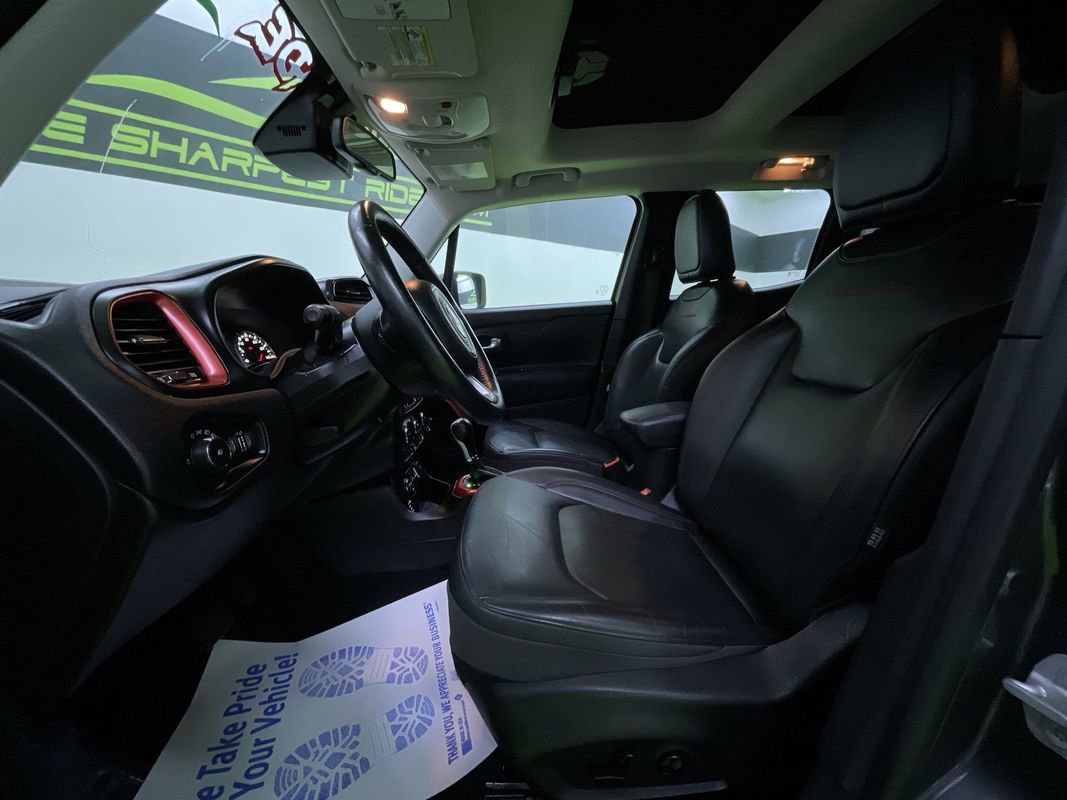 Used 2016 Jeep Renegade Trailhawk w/ Premium Trailhawk Package image 17