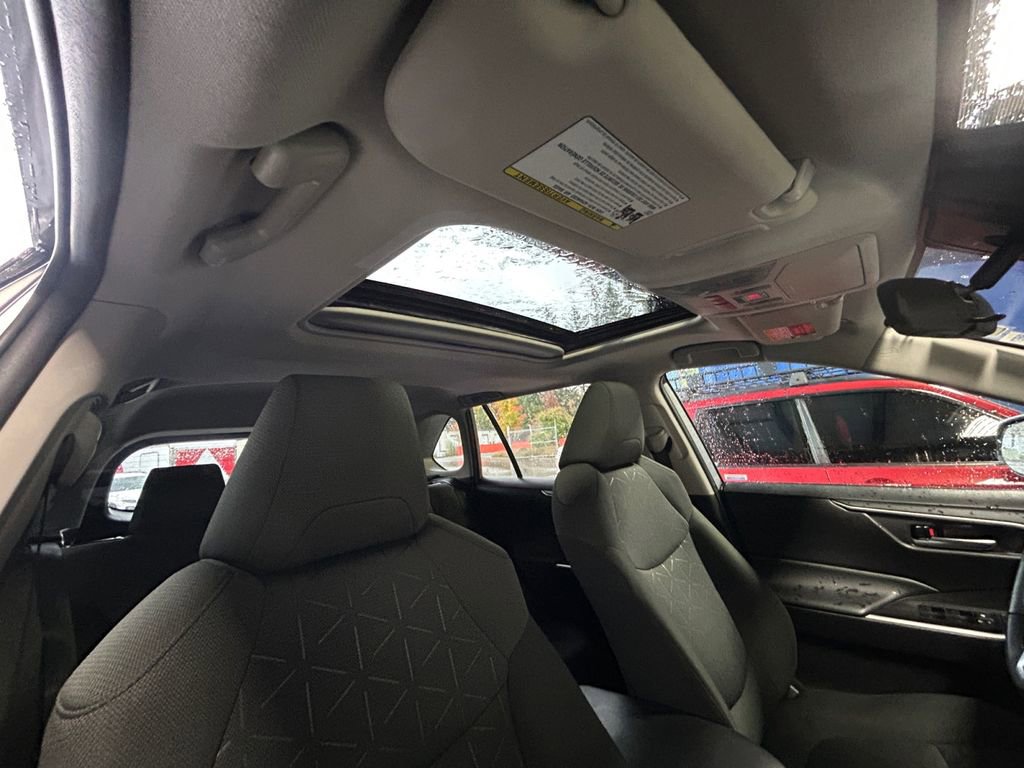 Used 2021 Toyota RAV4 XLE image 28