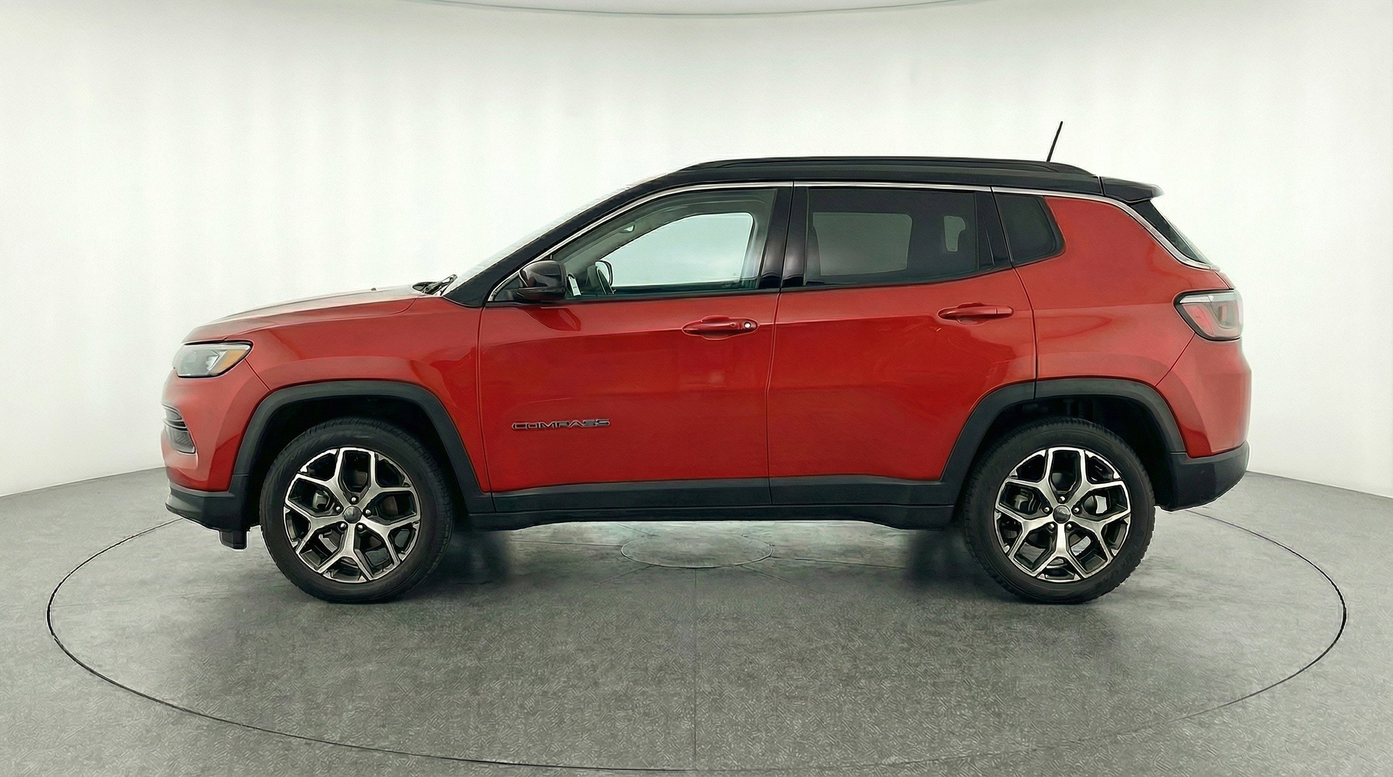 Used 2025 Jeep Compass Limited image 5