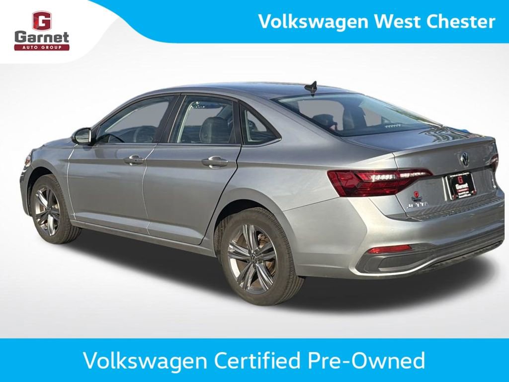 Certified 2023 Volkswagen Jetta SE FWD image 3