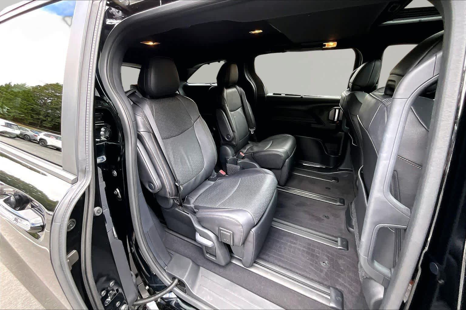 Certified 2025 Toyota Sienna Limited FWD image 20