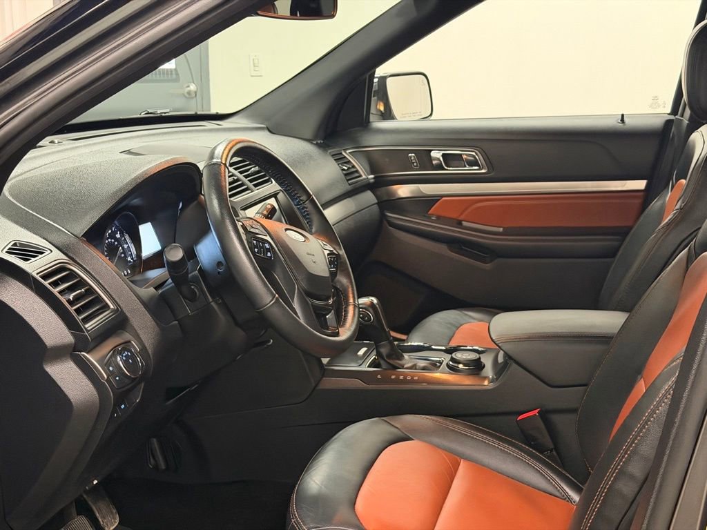 Used 2019 Ford Explorer XLT w/ Equipment Group 202A AWD/4WD image 28