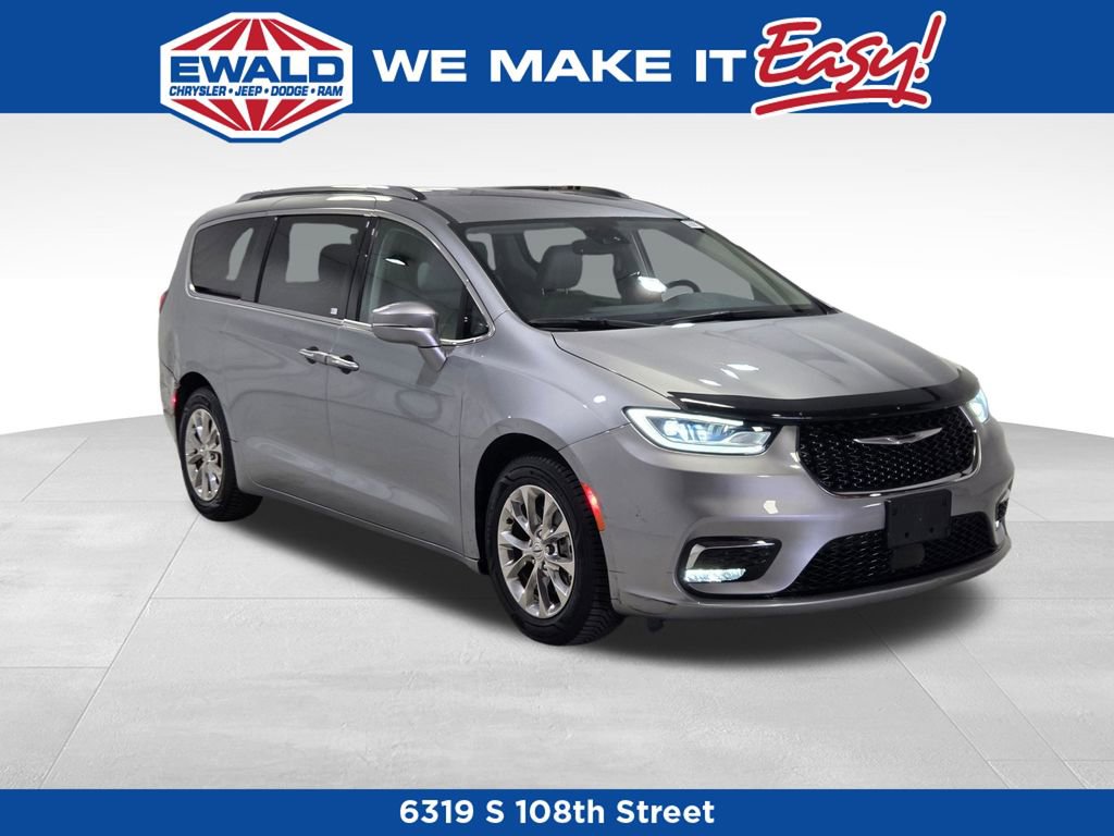 Used 2021 Chrysler Pacifica Touring-L w/ Uconnect Theater Family Group