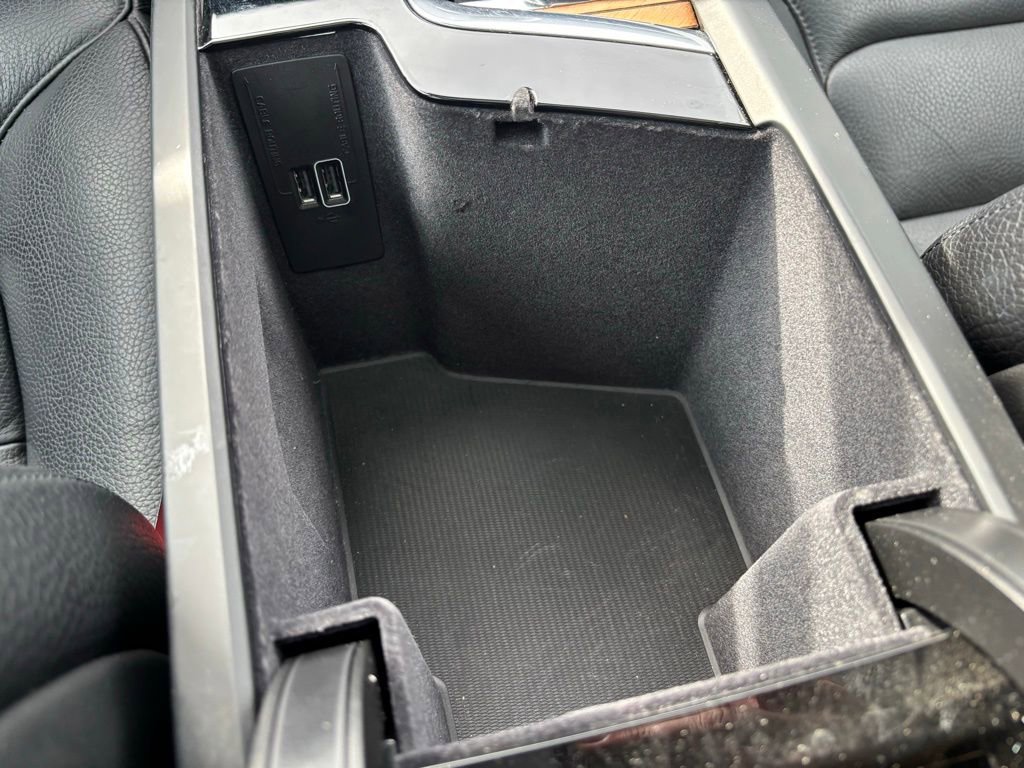 Used 2021 Volvo XC90 T6 Momentum w/ Protection Package Premier image 10