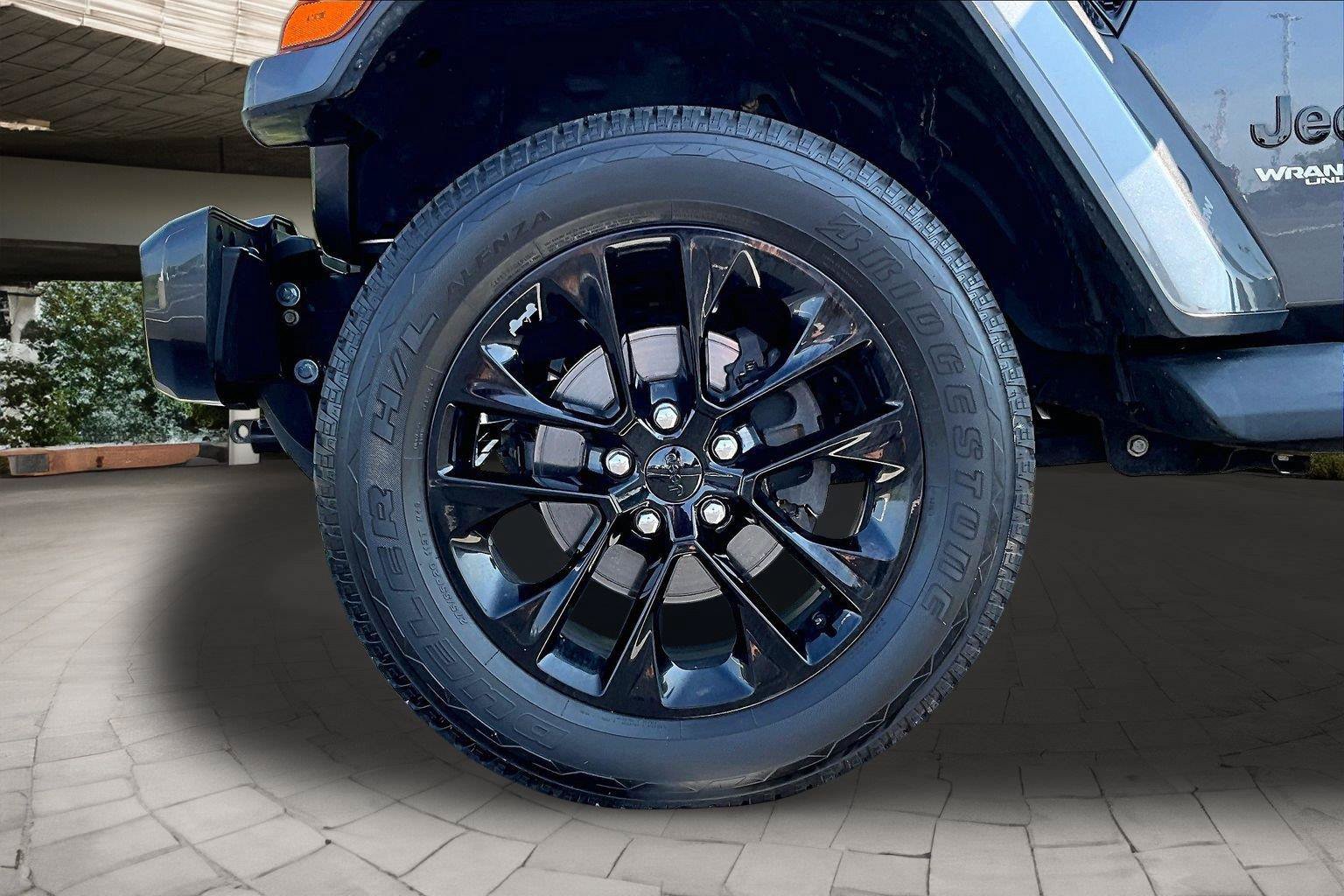 Used 2021 Jeep Wrangler Unlimited Sahara AWD/4WD image 15
