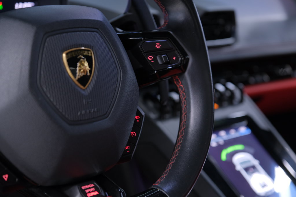 Used 2021 Lamborghini Huracan EVO RWD image 38