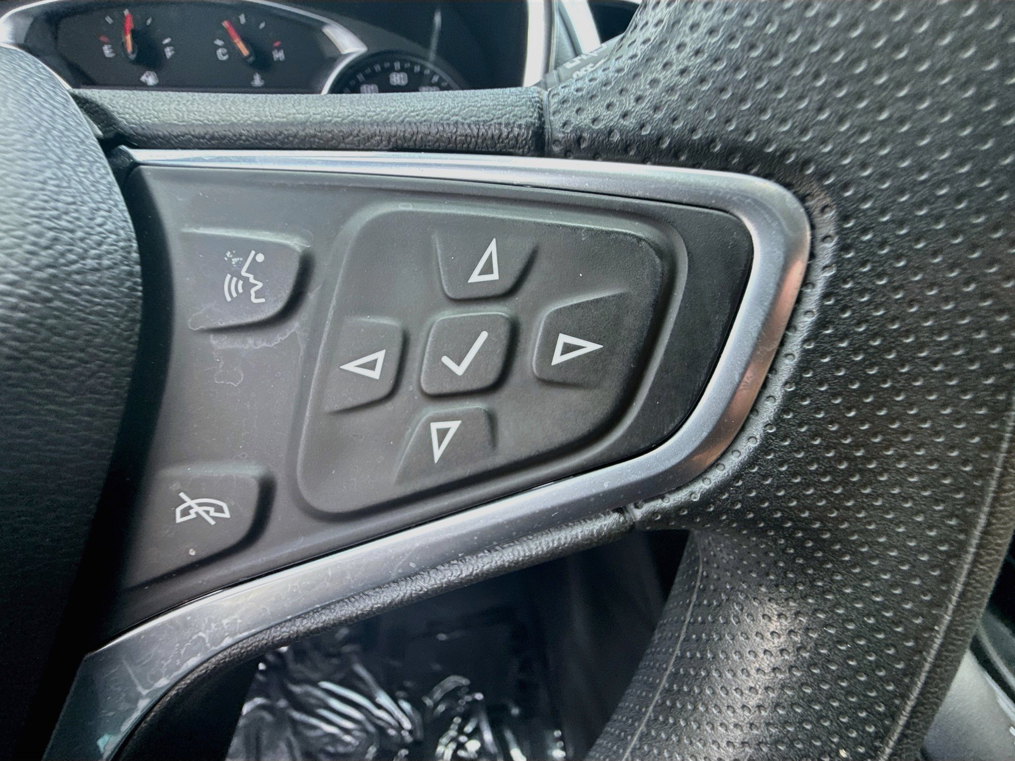 Used 2023 Chevrolet Equinox LT FWD image 36