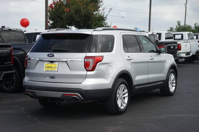 Used 2017 Ford Explorer XLT w/ Equipment Group 202A FWD image 6