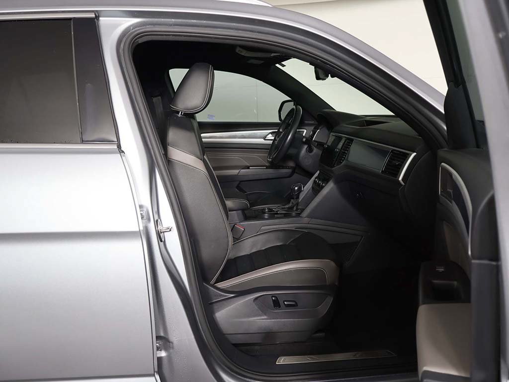 Used 2023 Volkswagen Atlas Cross Sport SEL Premium R-Line AWD/4WD image 33