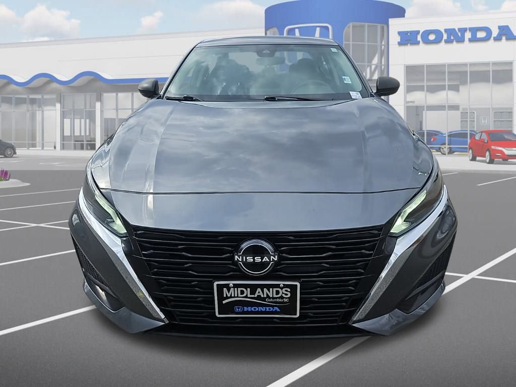 Used 2024 Nissan Altima 2.5 SV image 2