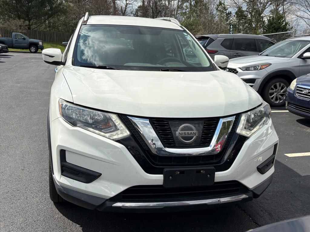 Used 2017 Nissan Rogue SV image 3