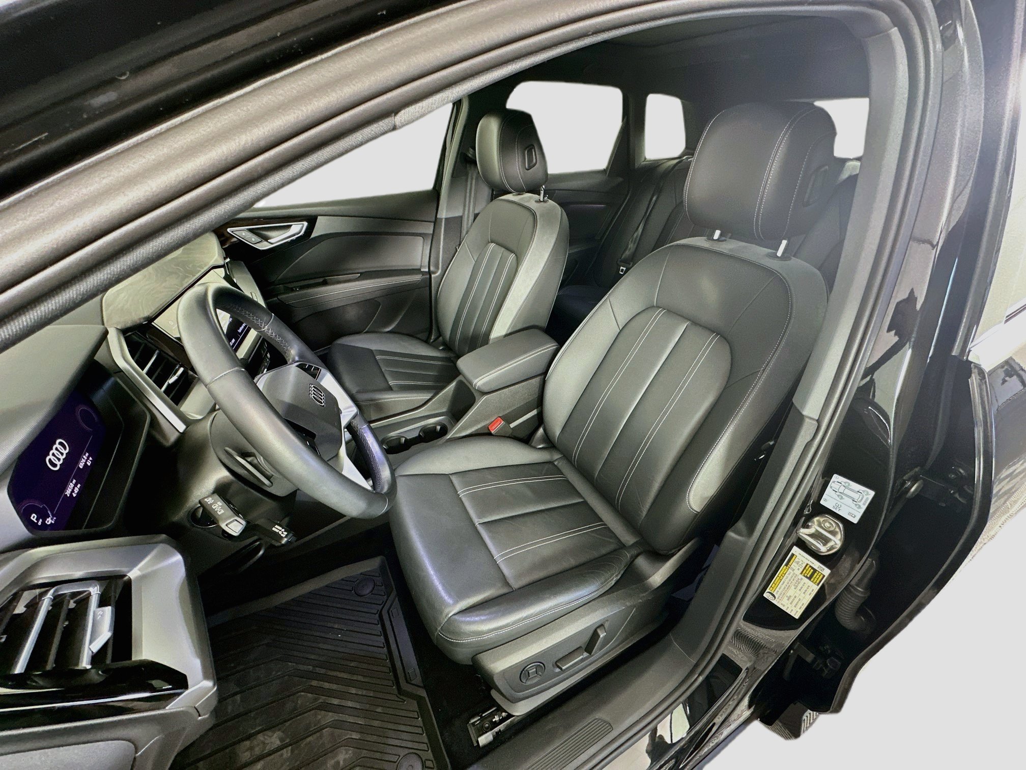 Used 2023 Audi Q4 e-tron Premium Plus RWD image 13