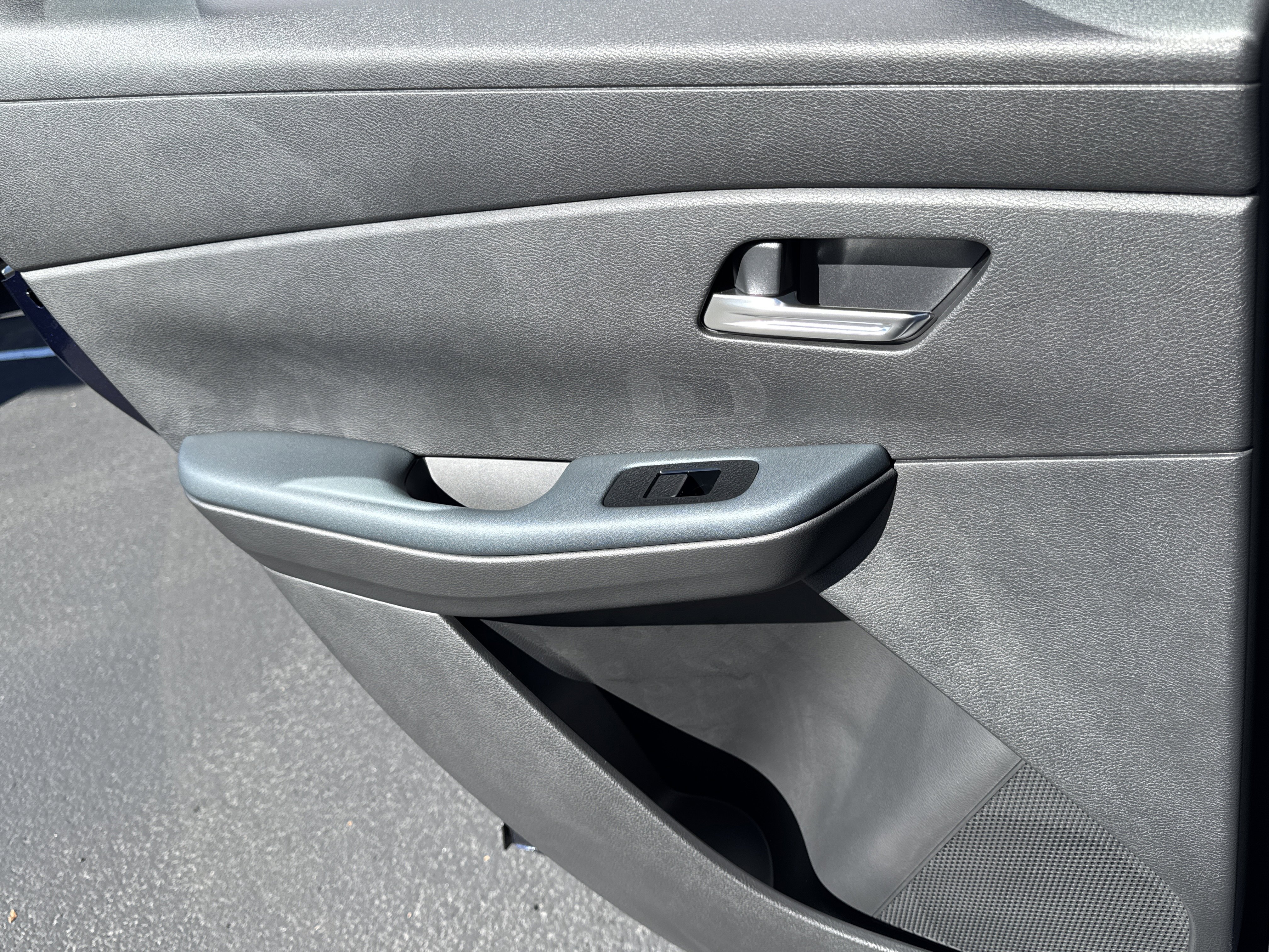 New 2026 Nissan Leaf SV+ w/ Floor Mat Package (SV+) FWD image 13