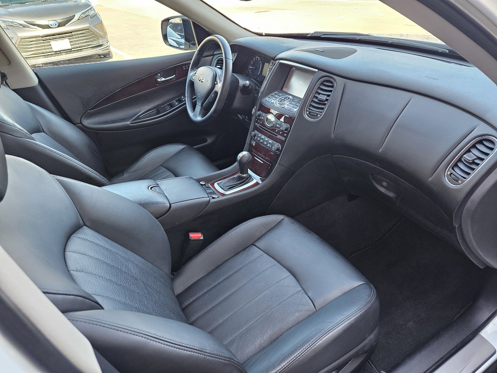 Used 2016 INFINITI QX50 AWD w/ Premium Plus Package image 8