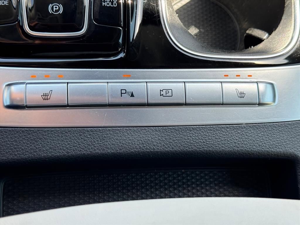 Used 2024 Kia Carnival EX image 21