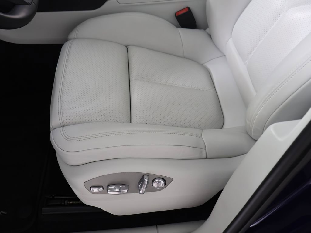 Certified 2024 Porsche Macan image 15