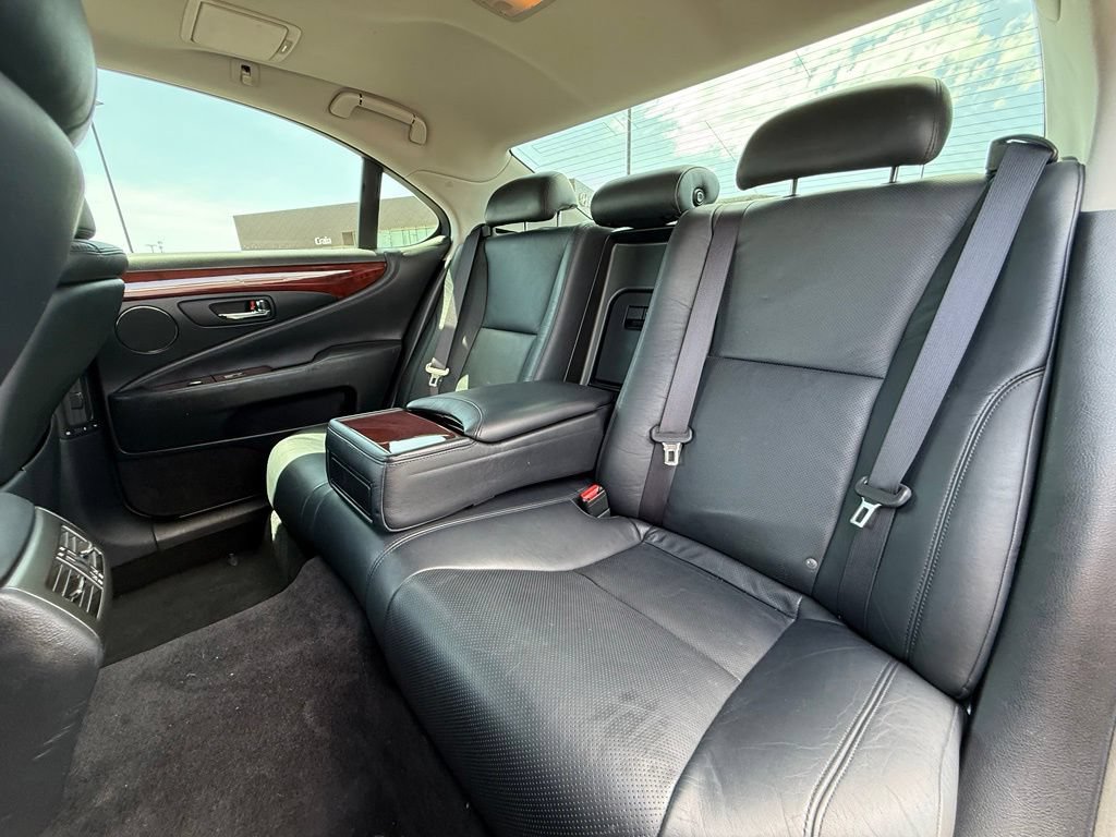 Used 2010 Lexus LS 460 w/ Comfort Pkg RWD image 24