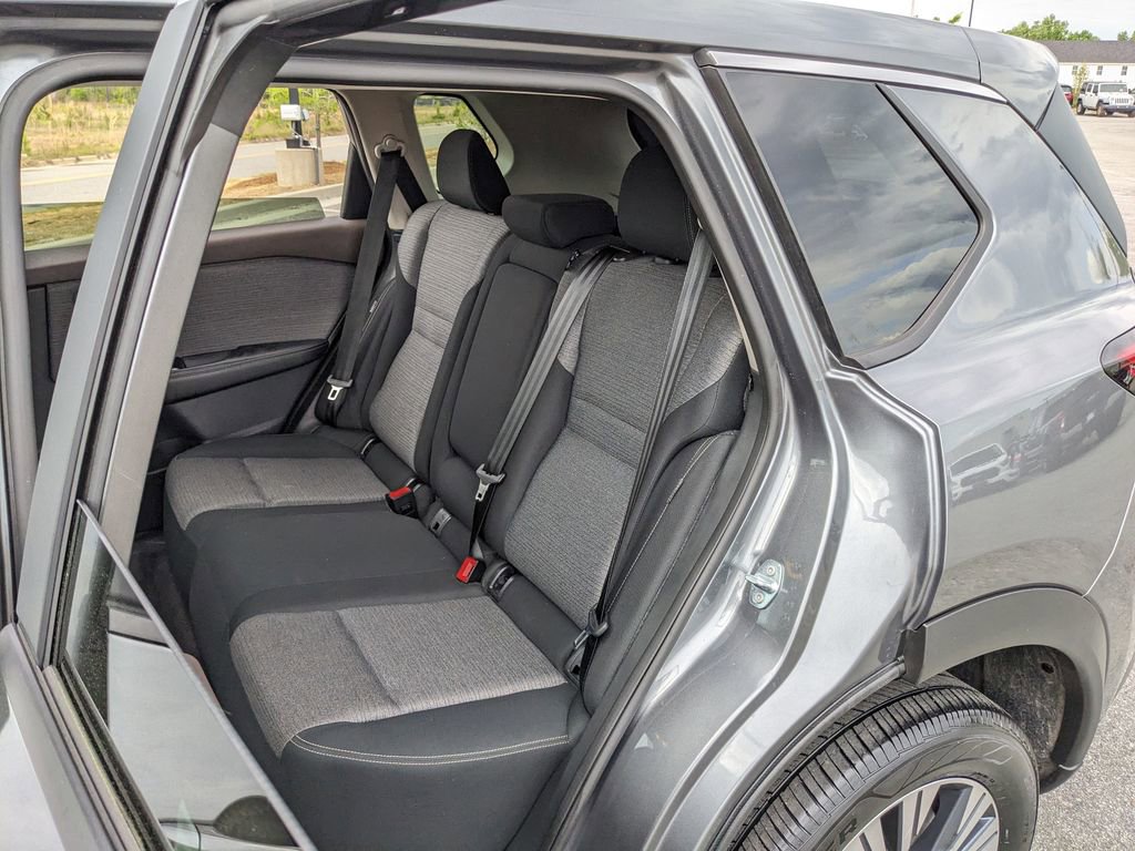 Used 2023 Nissan Rogue SV FWD image 36